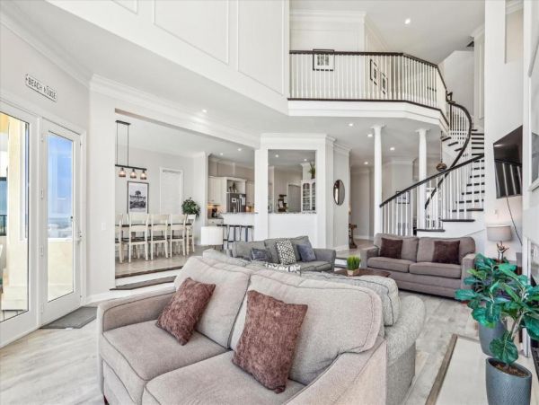 Luxury 6 Bedroom Vacation Home with Pool & Hot Tub