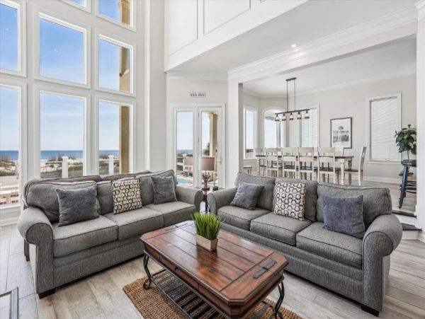Luxury 6 Bedroom Vacation Home with Pool & Hot Tub