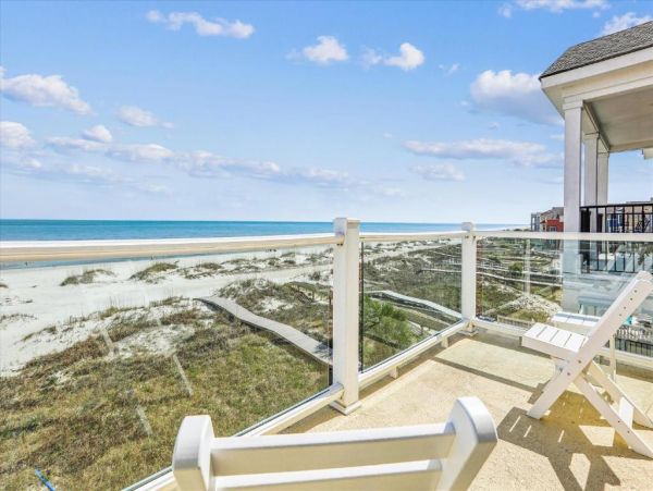 Luxury 6 Bedroom Vacation Home with Pool & Hot Tub