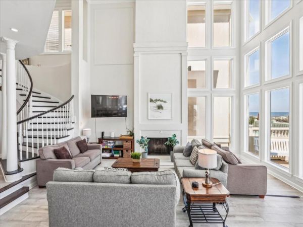 Luxury 6 Bedroom Vacation Home with Pool & Hot Tub