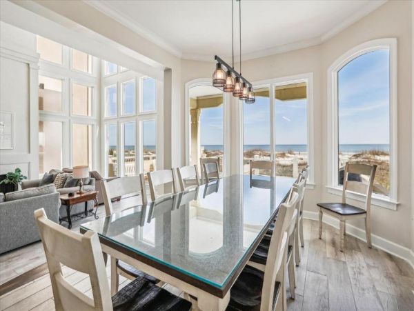 Luxury 6 Bedroom Vacation Home with Pool & Hot Tub