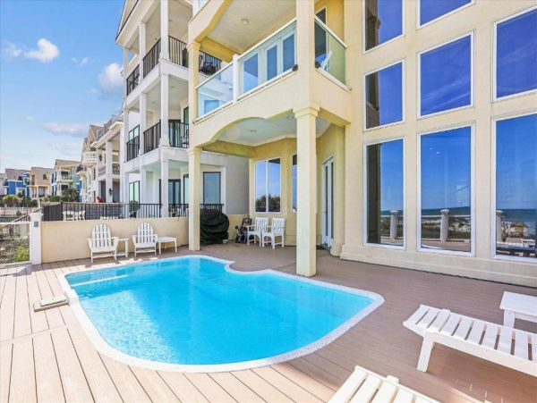 Luxury 6 Bedroom Vacation Home with Pool & Hot Tub