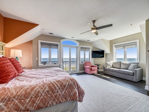 Ocean Front Vacation Home with Pool & Hot Tub in Hilton Head