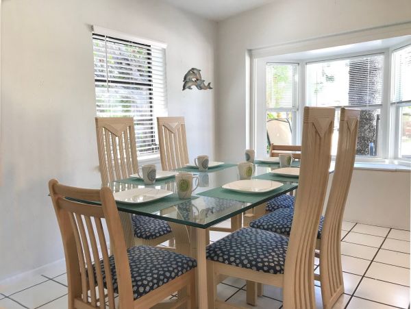 Charming 3 Bedroom Vacation Home in Fort Myers Walk To Beach