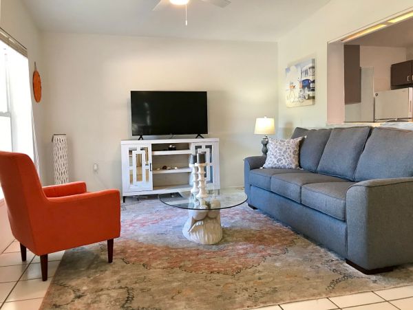 Charming 3 Bedroom Vacation Home in Fort Myers Walk To Beach