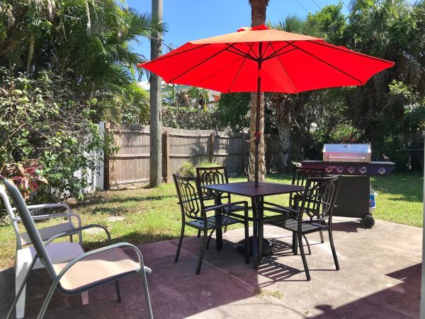 Charming 3 Bedroom Vacation Home in Fort Myers Walk To Beach