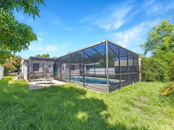 Four Bedroom Vacation Home with Heated Pool in Fort Myers