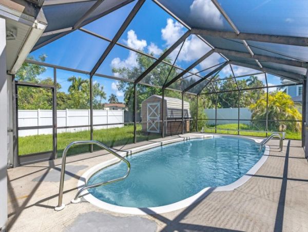 Four Bedroom Vacation Home with Heated Pool in Fort Myers