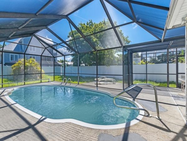 Four Bedroom Vacation Home with Heated Pool in Fort Myers