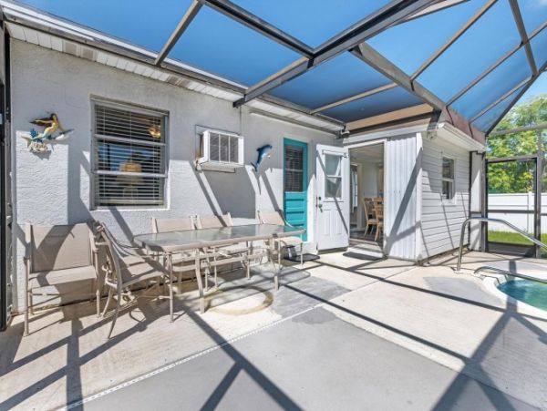 Four Bedroom Vacation Home with Heated Pool in Fort Myers
