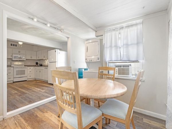 Four Bedroom Vacation Home with Heated Pool in Fort Myers