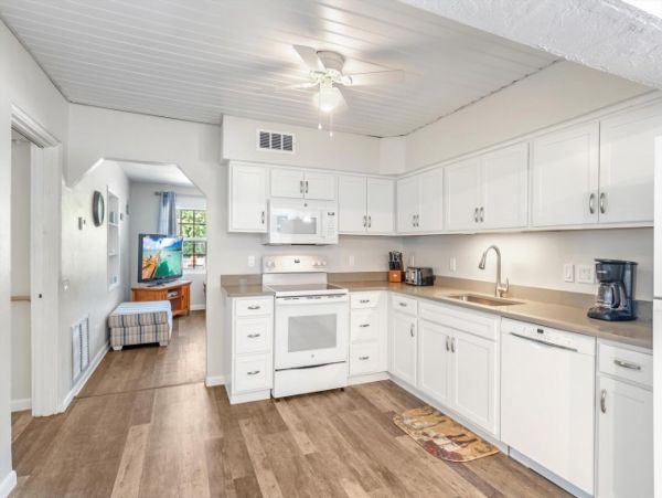 Four Bedroom Vacation Home with Heated Pool in Fort Myers
