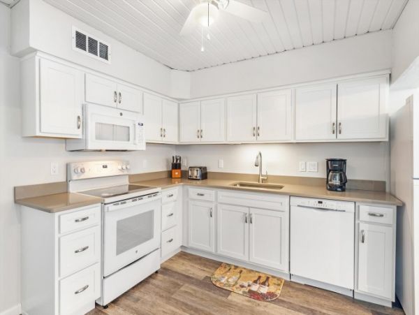 Four Bedroom Vacation Home with Heated Pool in Fort Myers