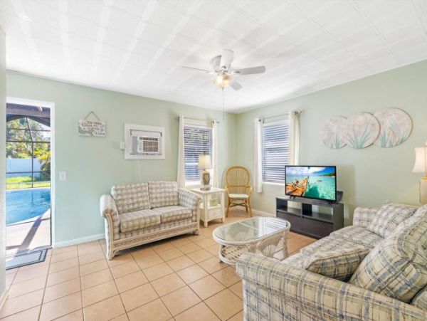 Four Bedroom Vacation Home with Heated Pool in Fort Myers