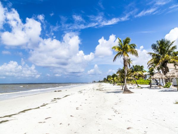Four Bedroom Vacation Home with Heated Pool in Fort Myers