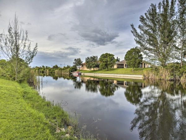 Cape Coral Vacation Home Canal View 3 Bedrooms Sleeps Six
