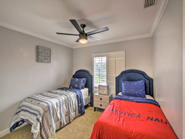 Cape Coral Vacation Home Canal View 3 Bedrooms Sleeps Six