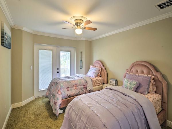 Cape Coral Vacation Home Canal View 3 Bedrooms Sleeps Six