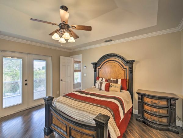 Cape Coral Vacation Home Canal View 3 Bedrooms Sleeps Six