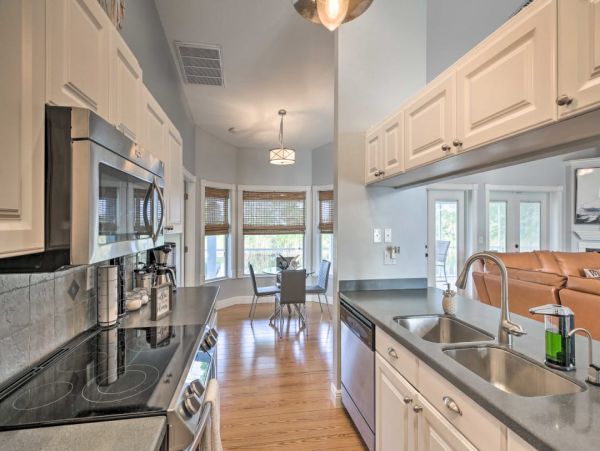 Cape Coral Vacation Home Canal View 3 Bedrooms Sleeps Six