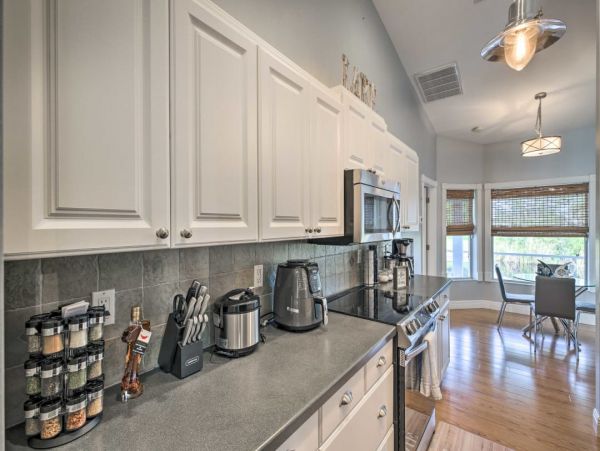 Cape Coral Vacation Home Canal View 3 Bedrooms Sleeps Six