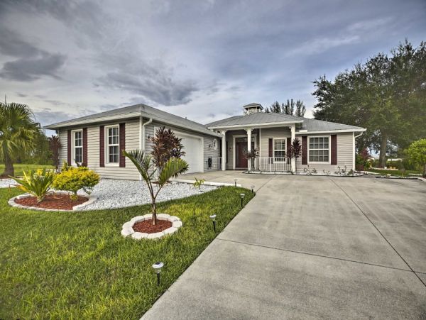 Cape Coral Vacation Home Canal View 3 Bedrooms Sleeps Six