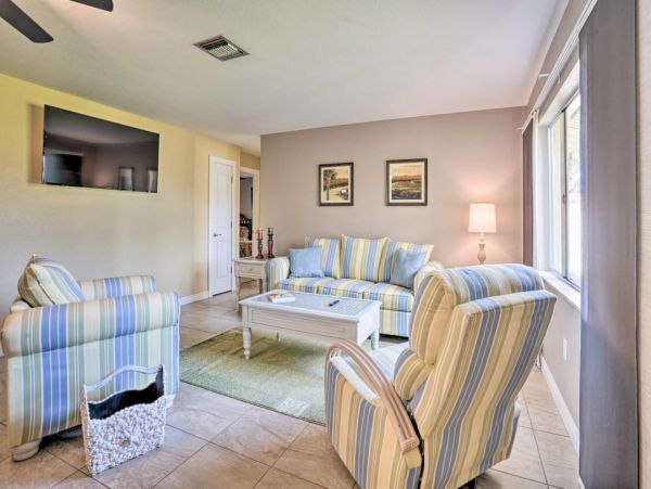 Cape Coral Single Level Home 3 Bedrooms And Private Pool