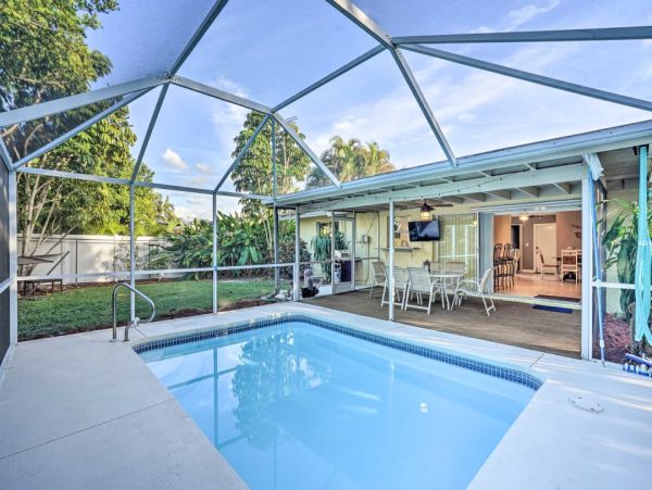 Cape Coral Single Level Home 3 Bedrooms And Private Pool