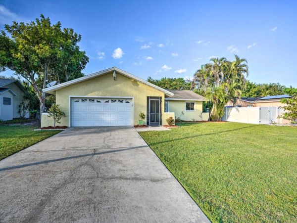 Cape Coral Single Level Home 3 Bedrooms And Private Pool