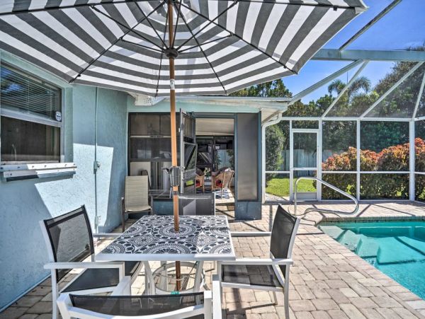 Cape Coral Vacation Home Two Bedrooms with Caged Pool