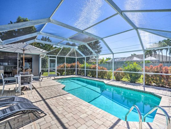 Cape Coral Vacation Home Two Bedrooms with Caged Pool