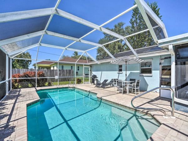 Cape Coral Vacation Home Two Bedrooms with Caged Pool