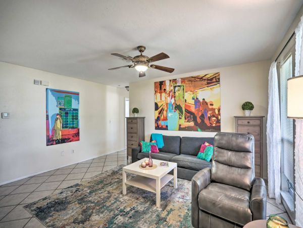 Cape Coral Vacation Home Two Bedrooms with Caged Pool
