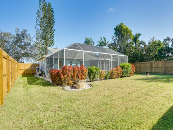 Cape Coral Vacation Home Two Bedrooms with Caged Pool