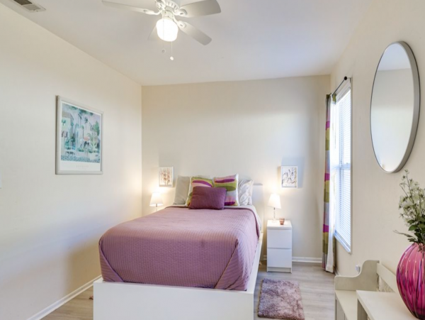 Cape Coral Vacation Home Two Bedrooms with Caged Pool