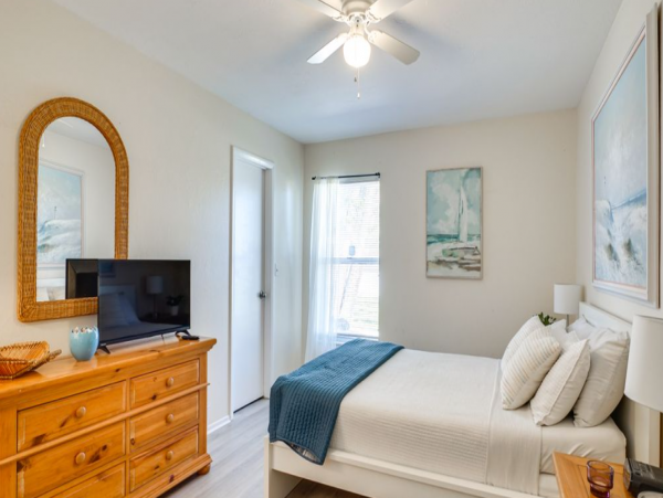 Cape Coral Vacation Home Two Bedrooms with Caged Pool