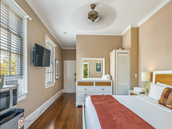 Key West Lovely Rental Studio Pool Walk to Beach