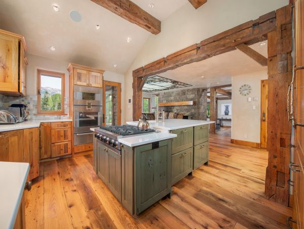 Luxury Retreat in Jackson Hole with Mountain Views 14 Guests
