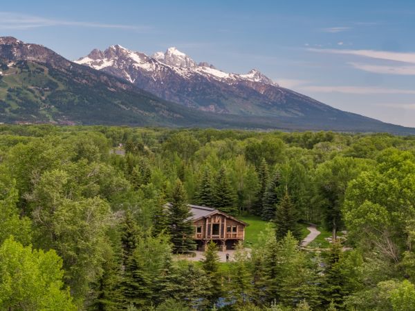 Luxury Retreat in Jackson Hole with Mountain Views 14 Guests