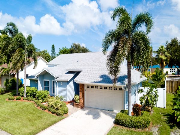 Charming Bradenton 4 Bedroom Vacation Home With Heated Pool