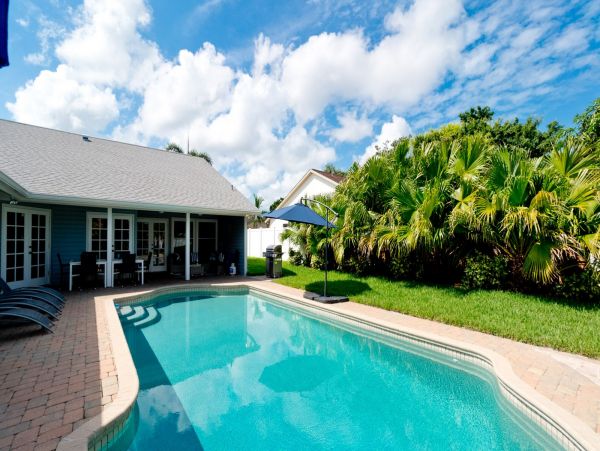 Charming Bradenton 4 Bedroom Vacation Home With Heated Pool