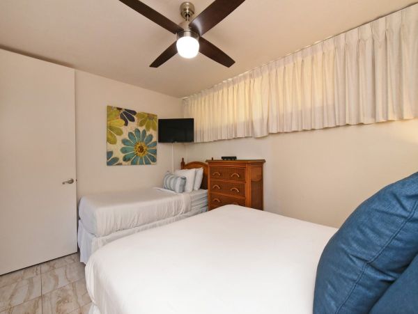 Beach Vacation Condo in Lahaina Sleeps Six Guests