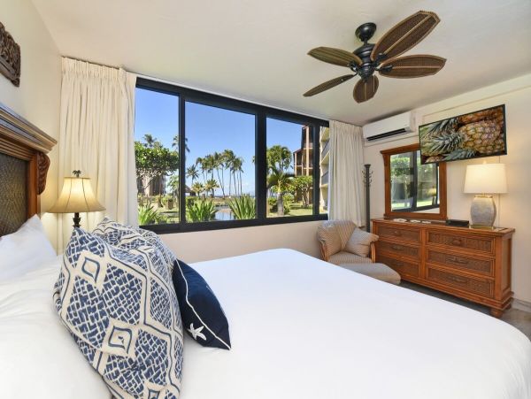 Beach Vacation Condo in Lahaina Sleeps Six Guests