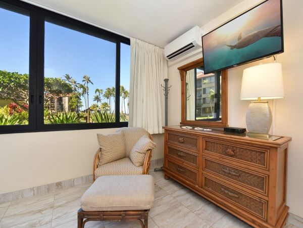 Beach Vacation Condo in Lahaina Sleeps Six Guests