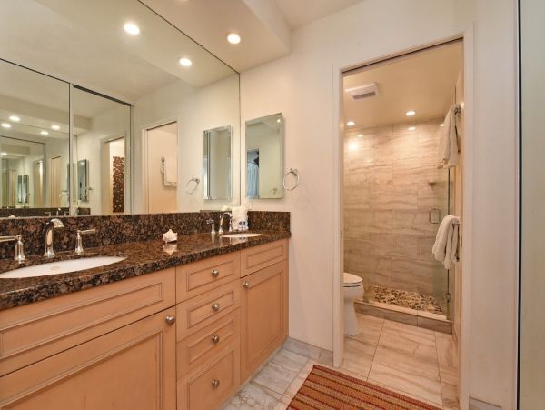 Beach Vacation Condo in Lahaina Sleeps Six Guests