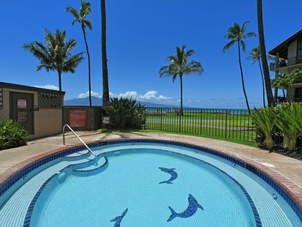 Beach Vacation Condo in Lahaina Sleeps Six Guests