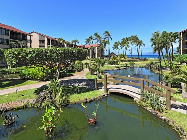 Beach Vacation Condo in Lahaina Sleeps Six Guests