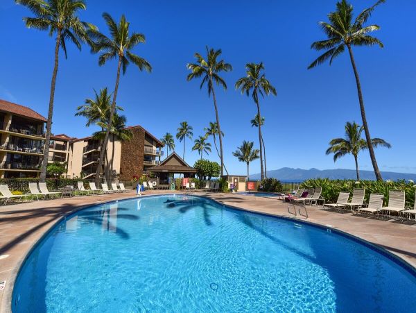 Beach Vacation Condo in Lahaina Sleeps Six Guests