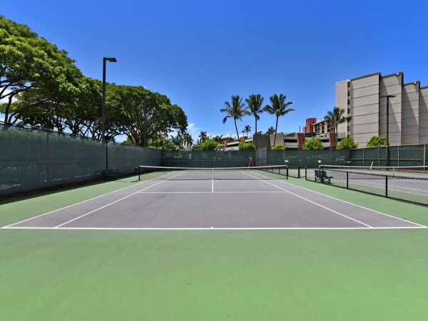 Beach Vacation Condo in Lahaina Sleeps Six Guests
