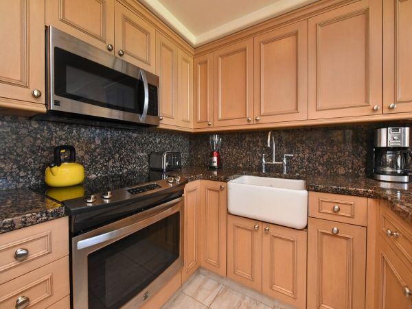 Beach Vacation Condo in Lahaina Sleeps Six Guests